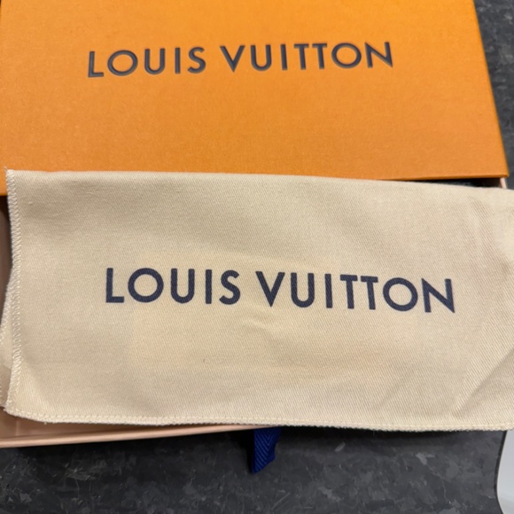 Louis Vuitton Wallet - Picture 13 of 14